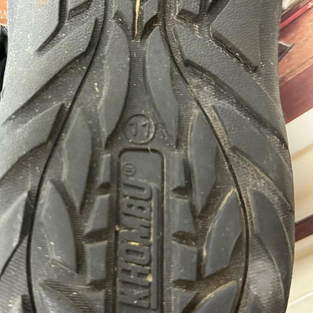 Khombu Size 11 Brown and Black Sandals